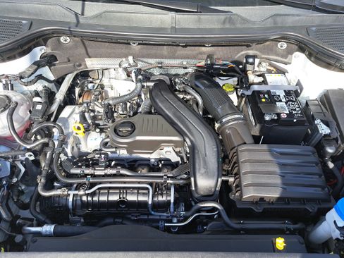 Certified 2025 Volkswagen Taos S AWD/4WD image 27