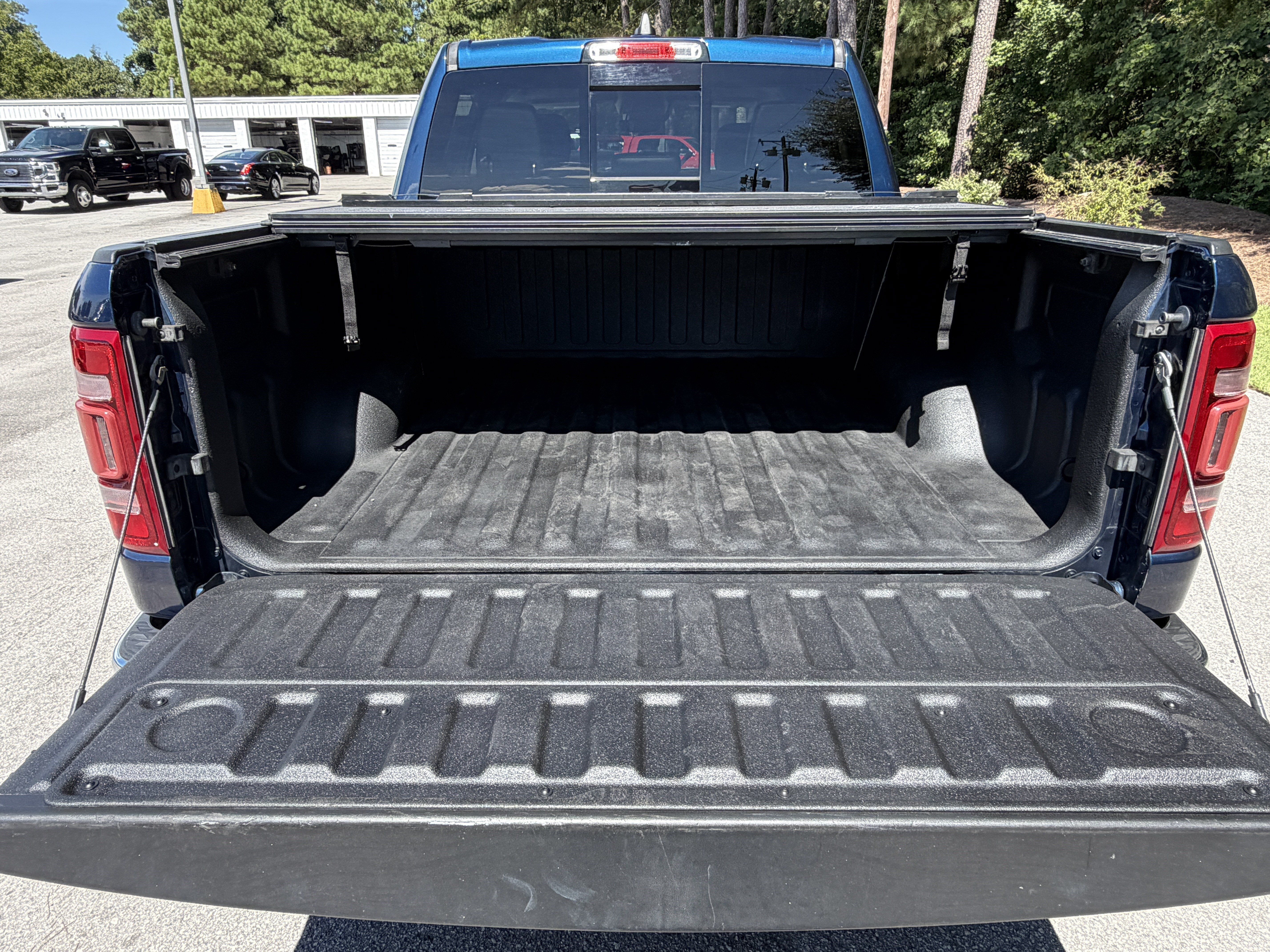 Used 2022 RAM 1500 Laramie AWD/4WD image 10