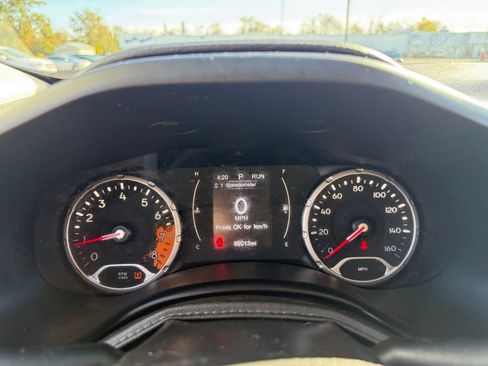 Used 2016 Jeep Renegade Latitude image 10