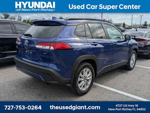 Used 2024 Toyota Corolla Cross LE FWD image 2