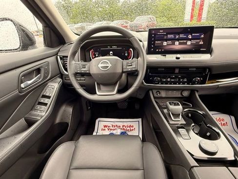 Certified 2025 Nissan Rogue SL w/ Tech Package AWD/4WD image 24