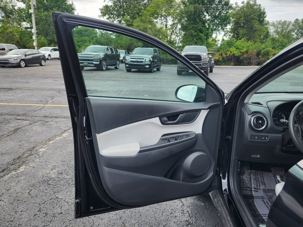 Used 2023 Hyundai Kona SEL w/ Cargo Package FWD image 17