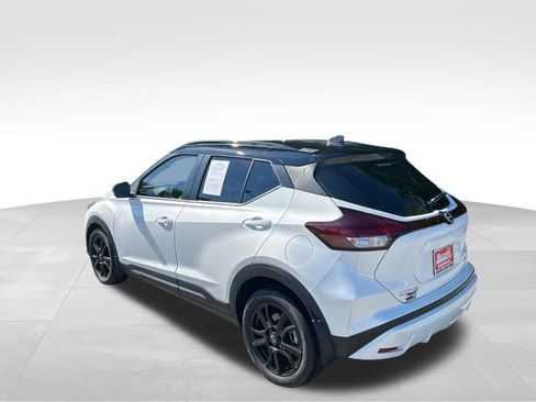Used 2023 Nissan Kicks SR w/ SR Premium Package FWD image 3