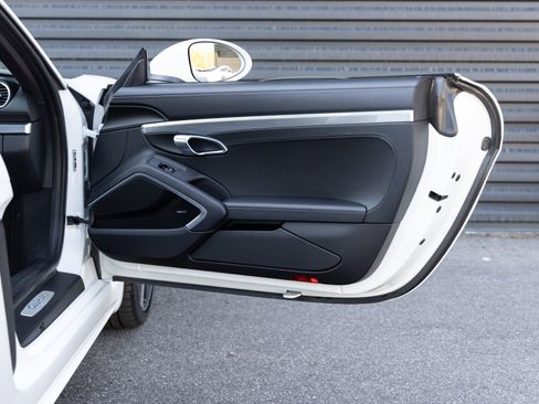 Certified 2025 Porsche 718 Cayman image 28