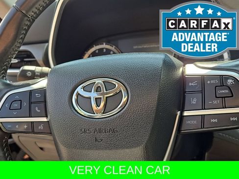 Used 2024 Toyota Highlander XLE AWD/4WD image 24