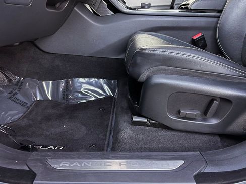 Used 2018 Land Rover Range Rover Velar S image 33