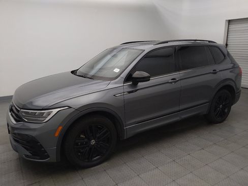 Used 2022 Volkswagen Tiguan SE R-Line FWD image 2