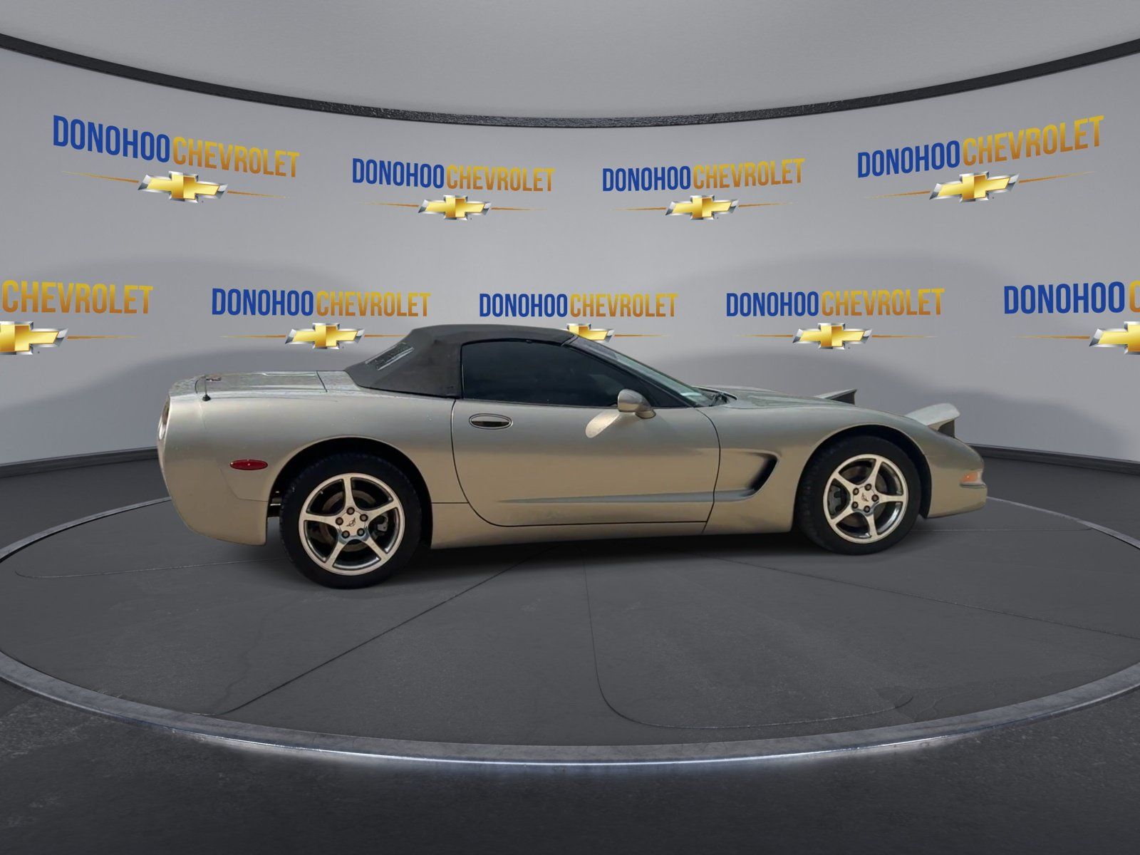 Used 2000 Chevrolet Corvette Convertible w/ Performance Handling Pkg RWD image 9