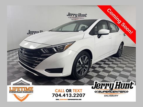 Used 2024 Nissan Versa SV w/ Trunk Package FWD image 1