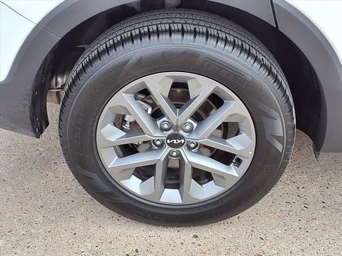 Used 2025 Kia Telluride LX image 9