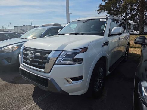 Used 2024 Nissan Armada SL w/ Captain's Chairs Package image 9