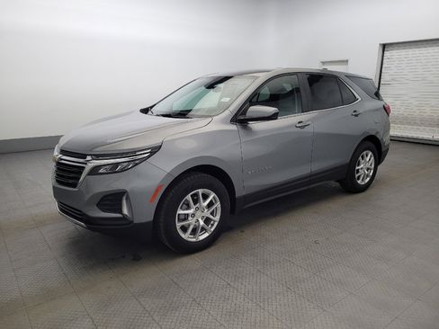 Used 2023 Chevrolet Equinox LT w/ Driver Convenience Package image 2