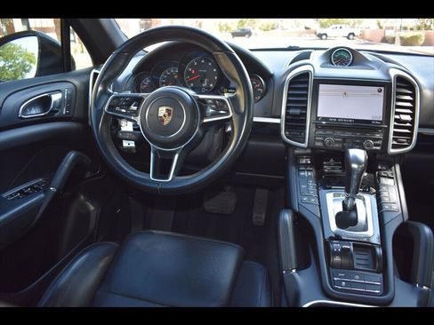 Used 2016 Porsche Cayenne w/ Premium Package AWD/4WD image 28