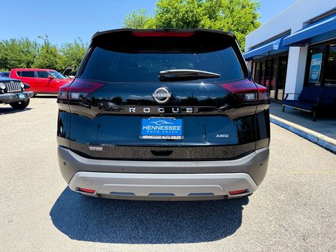 Used 2023 Nissan Rogue S AWD/4WD image 18