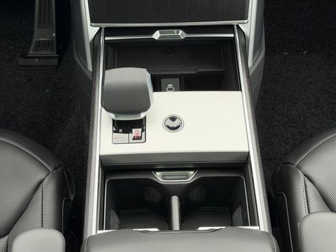 New 2025 Land Rover Range Rover Long Wheelbase SE image 15