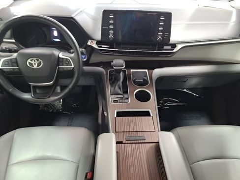 Used 2021 Toyota Sienna XLE FWD image 26