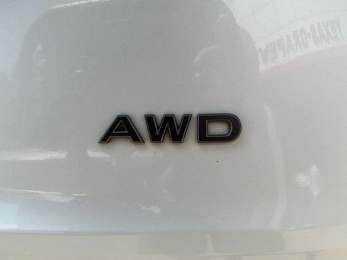 Used 2025 Nissan Rogue SV AWD/4WD image 10