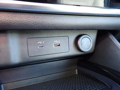 Used 2023 Nissan Rogue S image 15