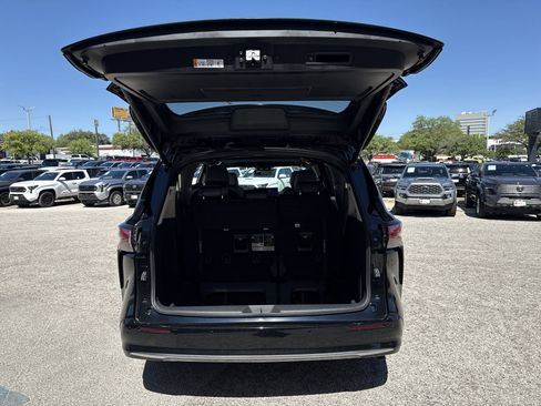 Certified 2026 Toyota Sienna Limited image 21