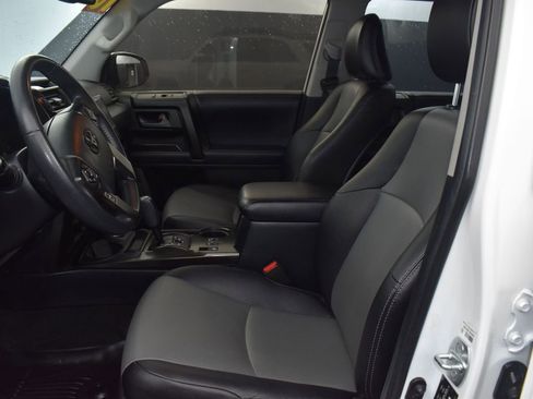Used 2018 Toyota 4Runner SR5 Premium image 10