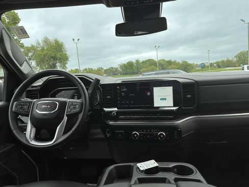 Used 2025 GMC Sierra 1500 SLT image 41