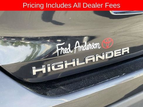 Used 2024 Toyota Highlander XLE AWD/4WD image 11