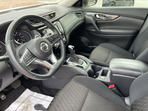 Used 2018 Nissan Rogue SV w/ Premium Package image 13