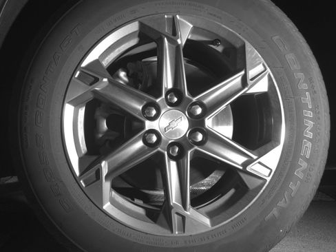 Used 2025 Chevrolet Blazer LT FWD image 12