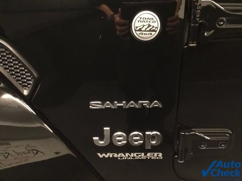 Used 2022 Jeep Wrangler Unlimited Sahara w/ Cold Weather Group AWD/4WD image 20