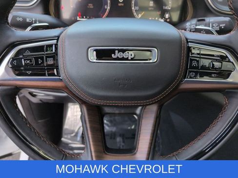Used 2025 Jeep Grand Cherokee Summit AWD/4WD image 11