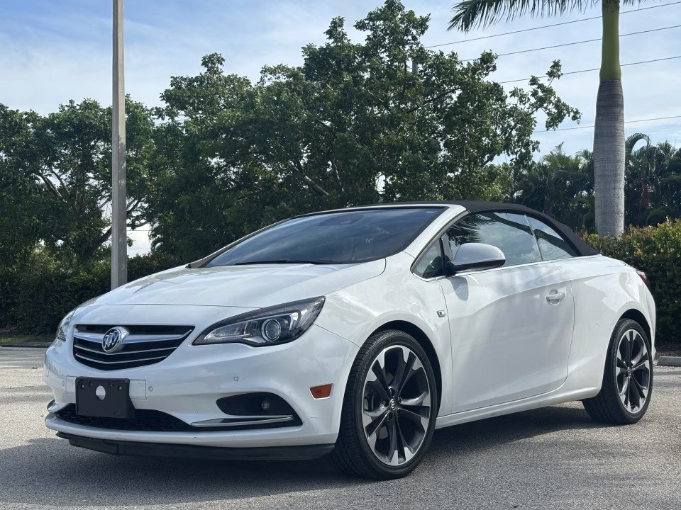 Used 2019 Buick Cascada Premium FWD image 2