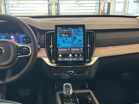 New 2026 Volvo XC90 B5 Core AWD/4WD image 11