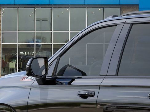 New 2026 Chevrolet Suburban Z71 image 12