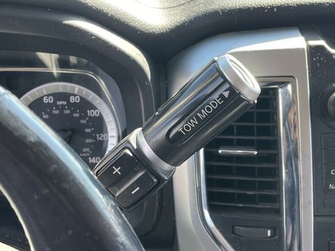 Used 2016 Nissan Titan SV image 7