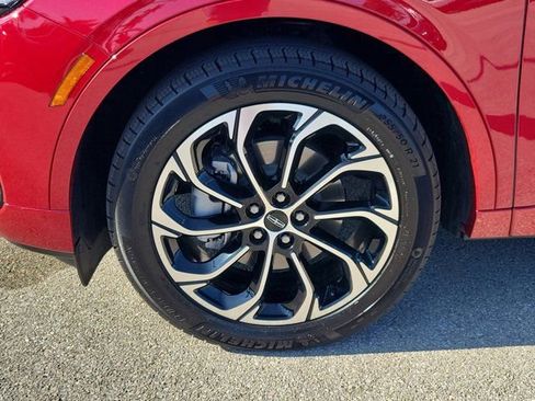 Certified 2025 Lincoln Nautilus Reserve AWD/4WD image 8