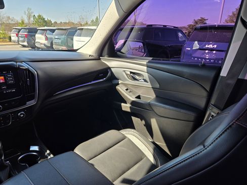 Used 2021 Chevrolet Traverse Premier w/ LPO, Floor Liner Package FWD image 11