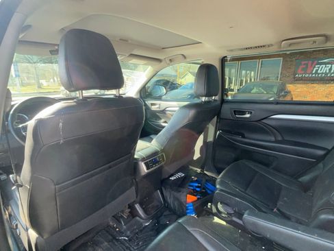 Used 2017 Toyota Highlander XLE image 13