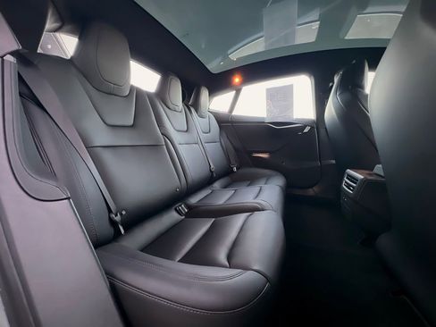 Used 2019 Tesla Model S Long Range image 24