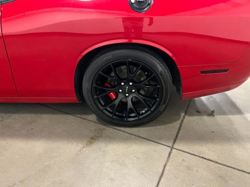 Used 2015 Dodge Challenger SRT Hellcat RWD image 36