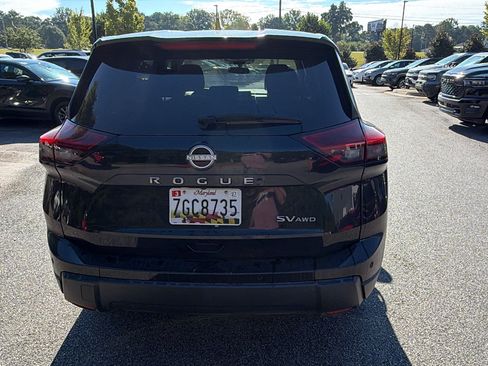 Used 2024 Nissan Rogue SV AWD/4WD image 9