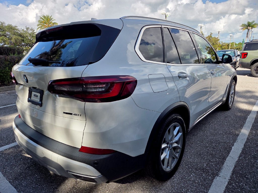 Used 2021 BMW X5 sDrive40i w/ Premium Package RWD image 2