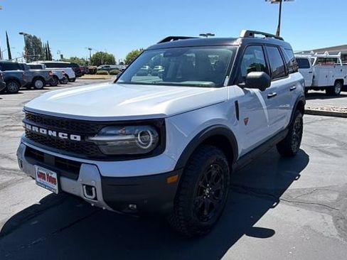 New 2026 Ford Bronco Sport Badlands w/ Sasquatch Badlands Package AWD/4WD image 1