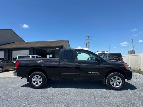Used 2012 Nissan Titan SV w/ SV Value Truck Pkg AWD/4WD image 4