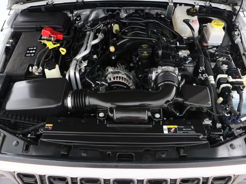 Used 2025 Jeep Gladiator Sport image 37