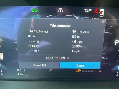 Certified 2025 Volvo XC60 B5 Plus AWD/4WD image 21