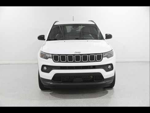 Used 2023 Jeep Compass Latitude AWD/4WD image 2