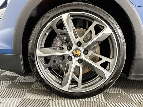 Used 2022 Porsche Taycan 4 Cross Turismo w/ Premium Package AWD/4WD image 35