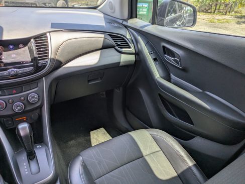 Used 2022 Chevrolet Trax LT AWD/4WD image 16