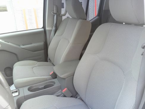 Used 2018 Nissan Frontier SV image 16