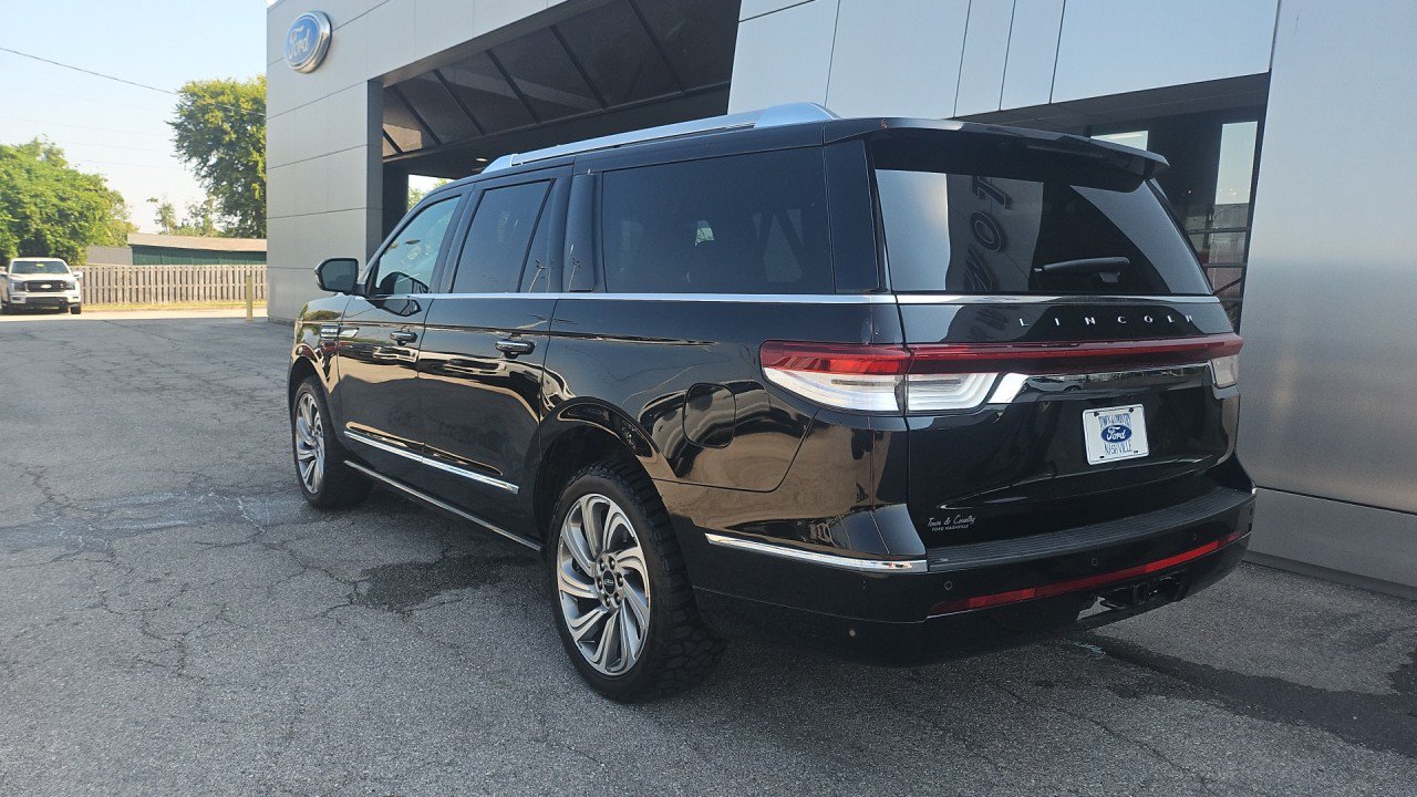 Used 2022 Lincoln Navigator L Reserve AWD/4WD image 3